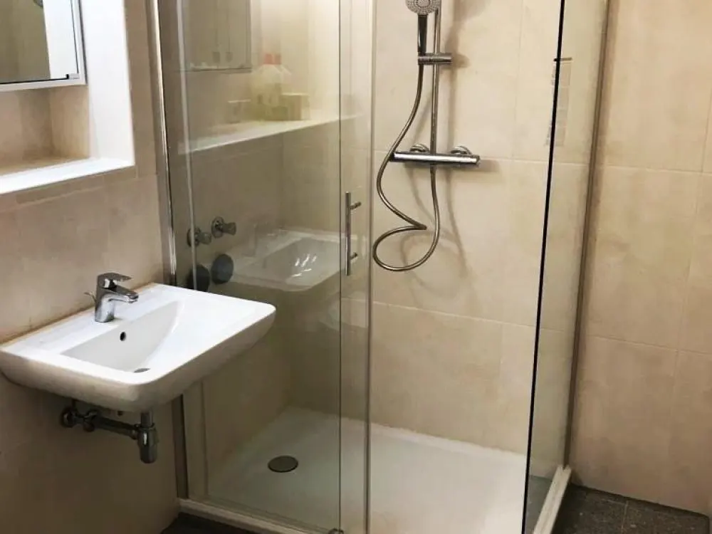 Helle 2-Zimmer-Wohnung mit Balkon und Tiefgaragenstellplatz