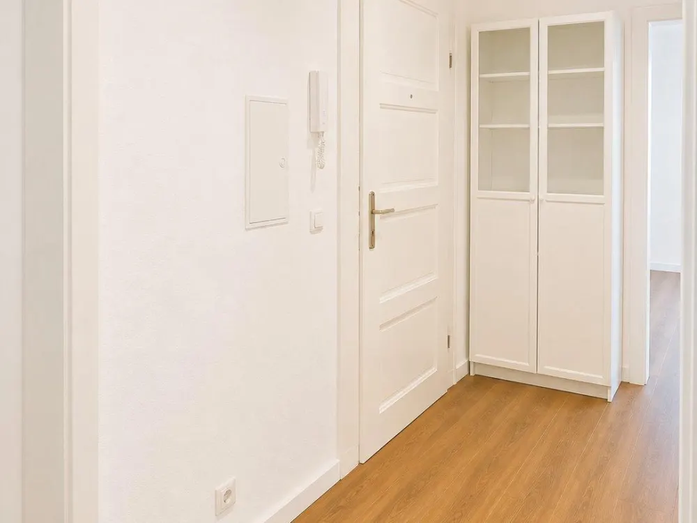 Modernisierte 2 Zimmer Wohnung mit Küche