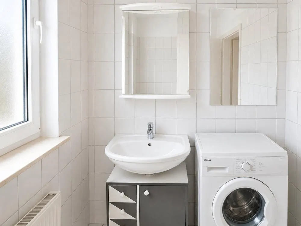 Modernisierte 2 Zimmer Wohnung mit Küche