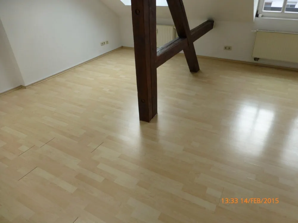 U3 Maxfeld: Außergewöhnliche DG-Wohnung in sehr schönem Altbau