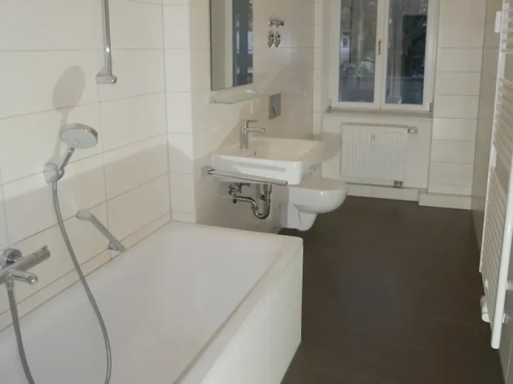 Eindrucksvolle Wohnung mit Balkon, Tageslichtbad mit Wanne!