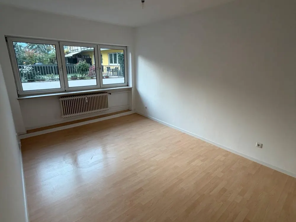 Bright 2-Room Apartment with Separate Kitchen and Parking Space