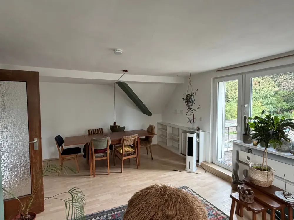 Gemütliche 3-Zimmer-Dachgeschosswohnung mit Sonnenterrasse in ruhiger Lage von Köln-Dellbrück!