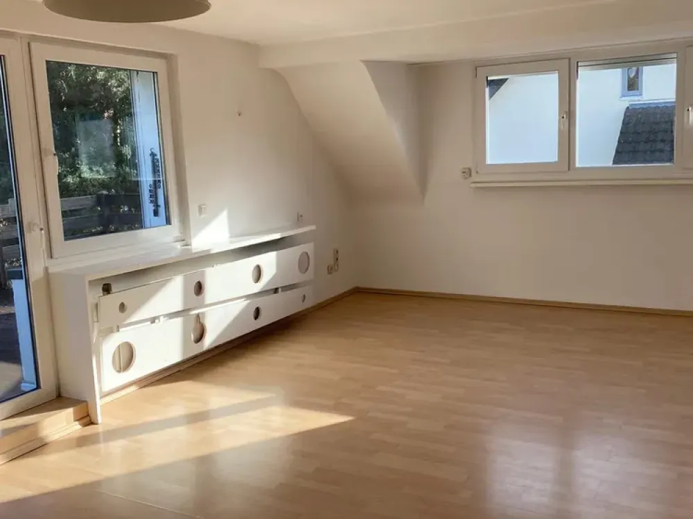 Gemütliche 3-Zimmer-Dachgeschosswohnung mit Sonnenterrasse in ruhiger Lage von Köln-Dellbrück!