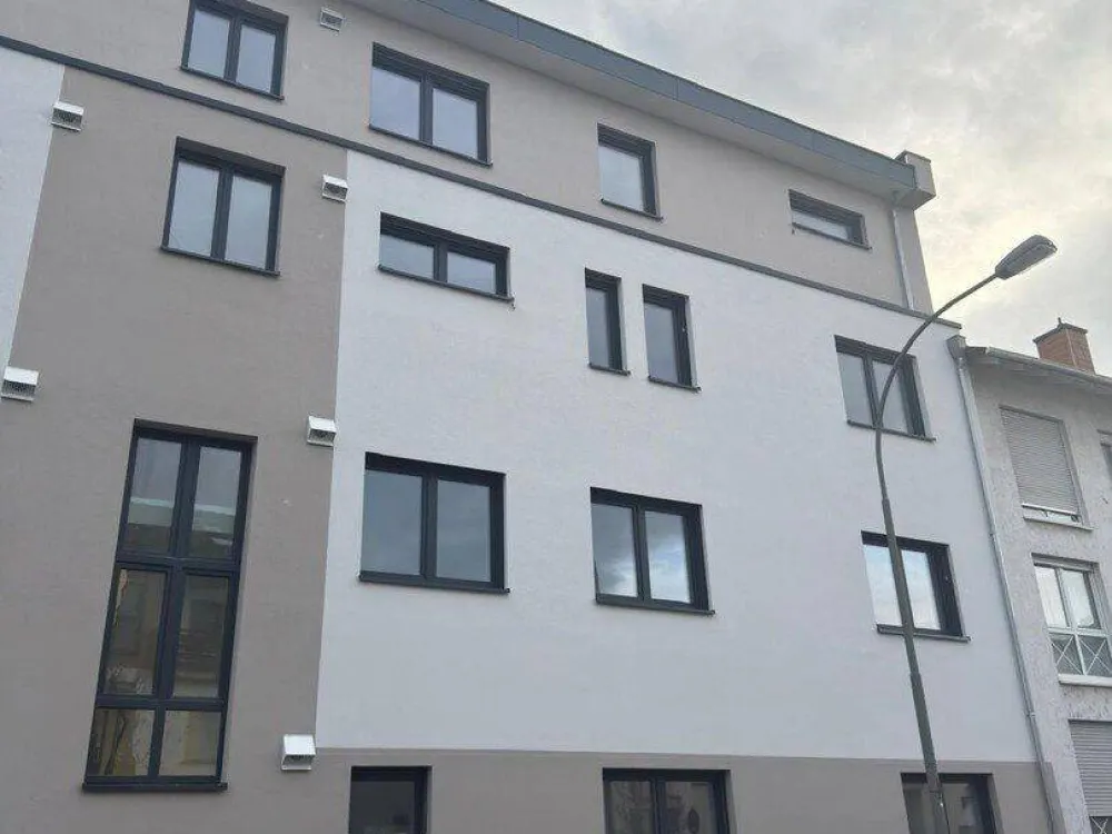Lichtdurchflutete, moderne 3-Zi-Wohnung mit EBK, Balkon und Gäste-WC - Energieeffizienzklasse A+