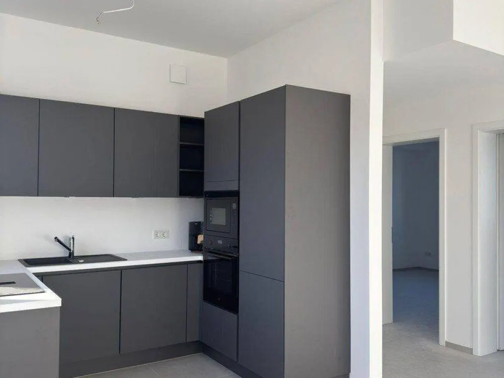 Lichtdurchflutete, moderne 3-Zi-Wohnung mit EBK, Balkon und Gäste-WC - Energieeffizienzklasse A+