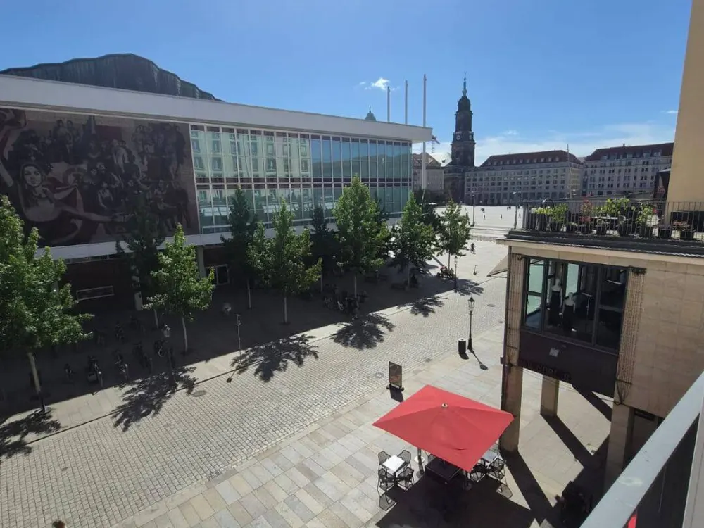 Wohnen in bester Altstadtlage, frisch renoviert mit Blick auf Frauenkirche und Kulturpalast