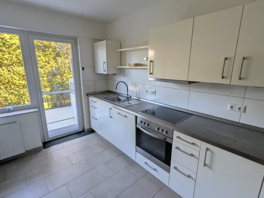3-Zimmer-Wohnung mit eigenem Garten und Garage