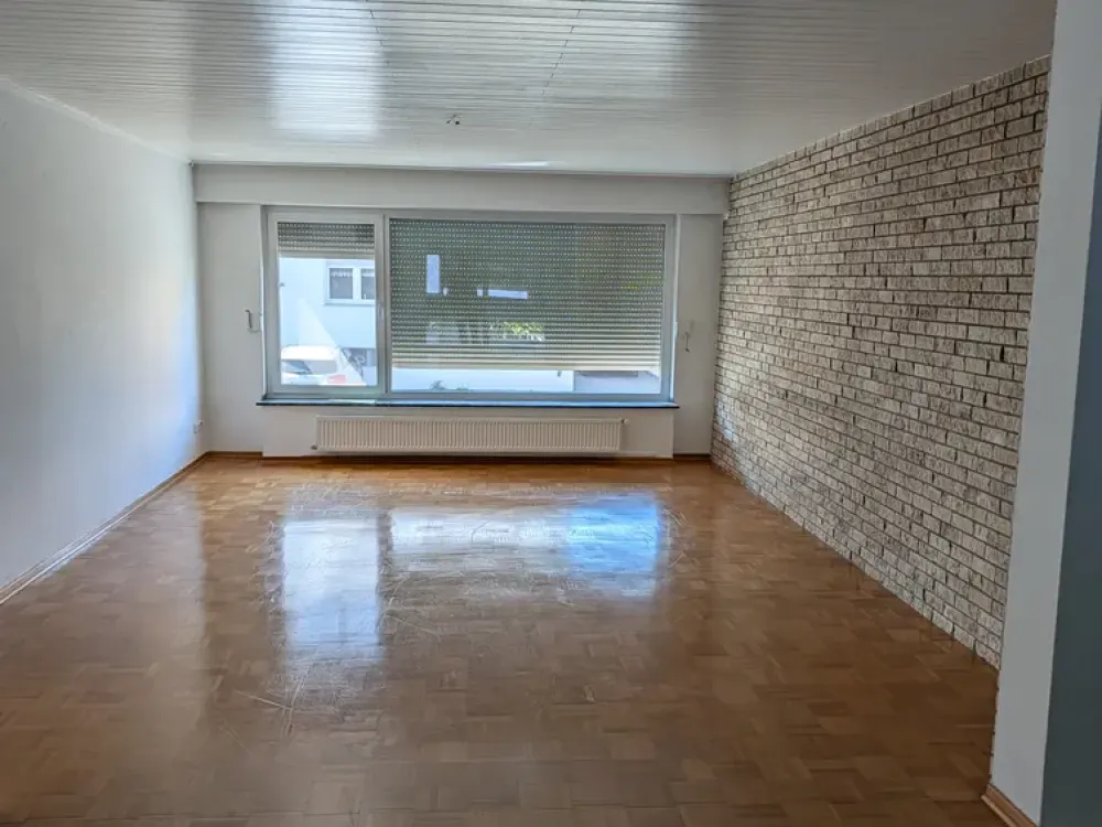 3-Zimmer-Wohnung mit eigenem Garten und Garage