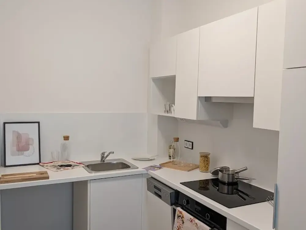 Iranische Straße 4b, 2 Zimmer, 1.OG, Rechts 7