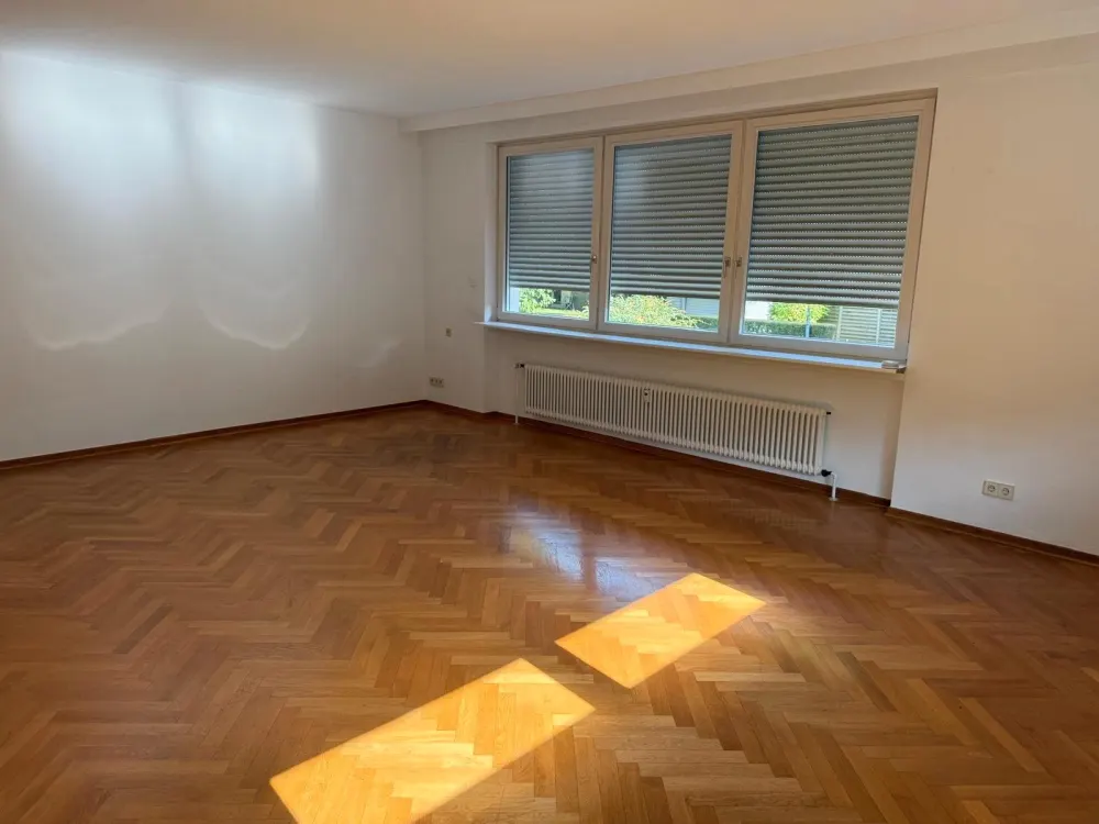 130 m², Helle 3-Zimmer-Wohnung mit Balkon am Stadtpark Lehrte