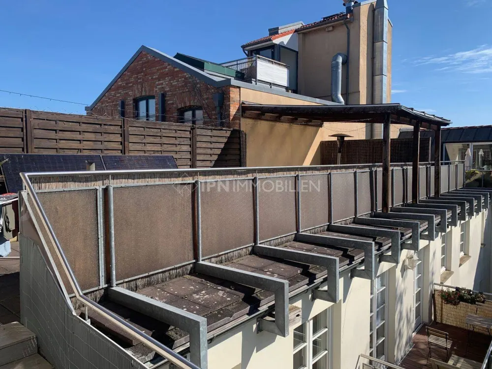 Komplett möbliert! 3-Raumwohnung mit großer Terrasse und EBK in der östlichen Altstadt