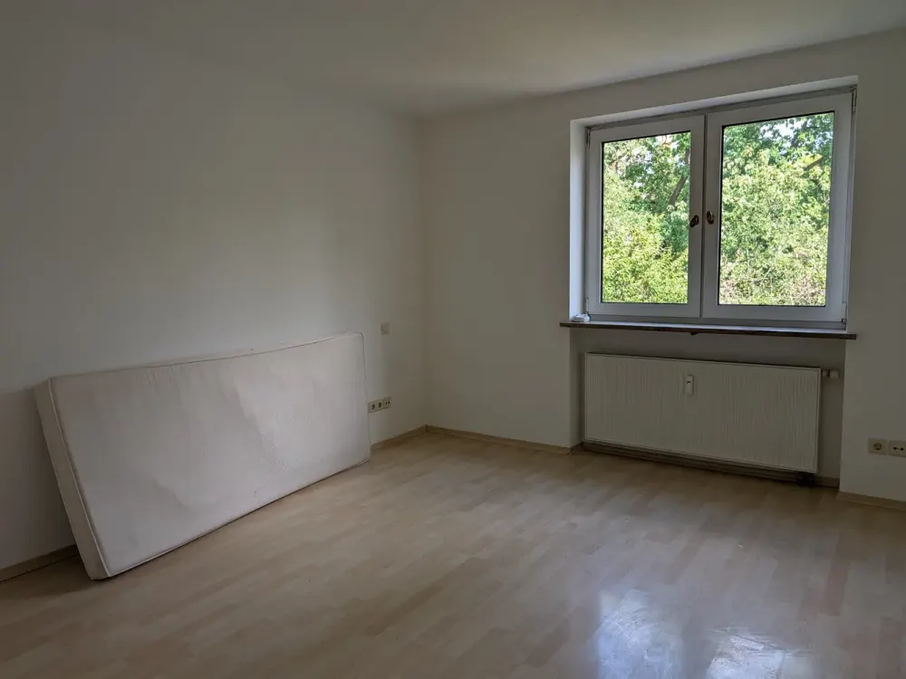 Helle 2-Zimmer Wohnung mit Balkon, Aufzug und TG-Stellplatz in München Berg am Laim