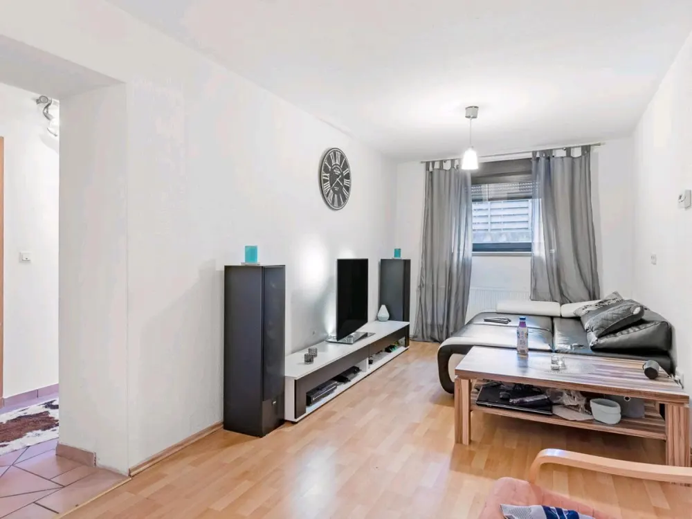 Püttlingen: 3-ZKB-Wohnung mit Keller, Balkon/Terrasse, Stellplatz