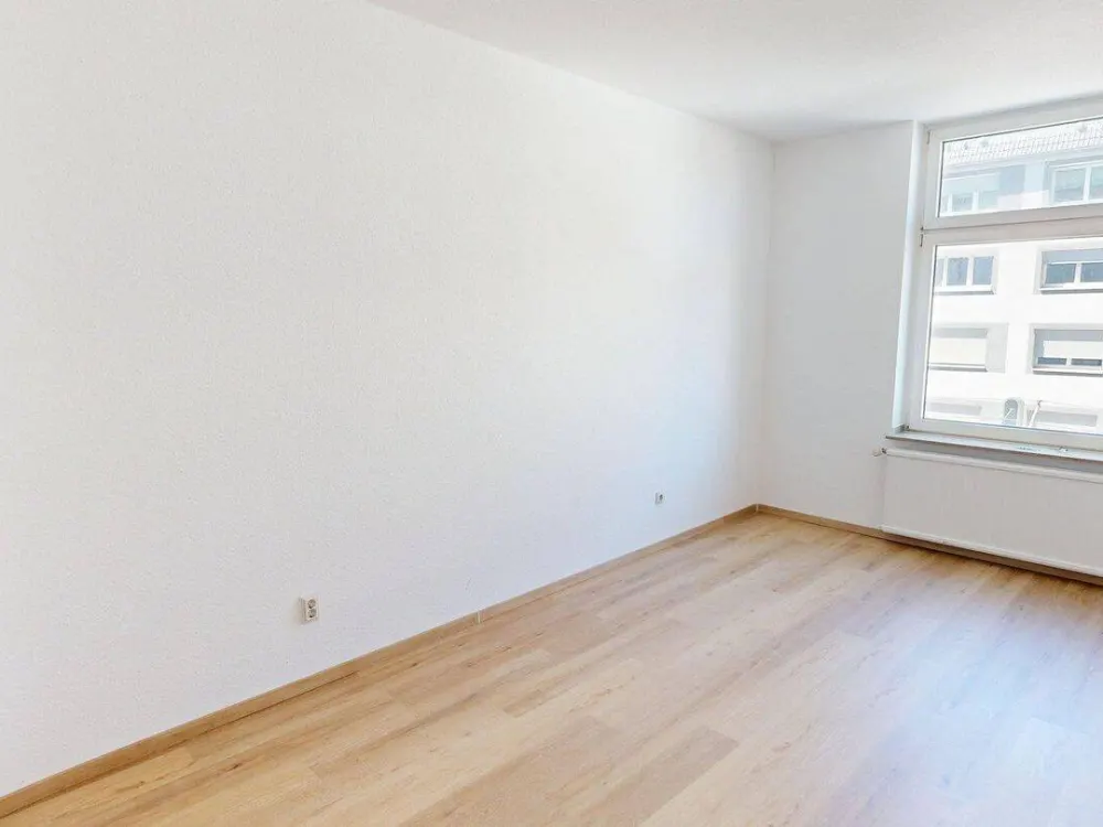 Großzügige helle 2 Zimmer mit großem Wohnzimmer