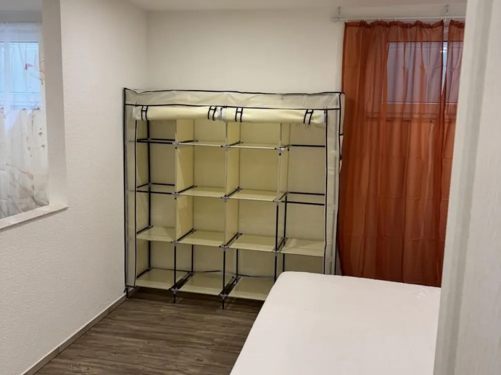 (Studenten)Wohnung im UG ab Oktober frei- möbliert, in einem 2-Familienhaus