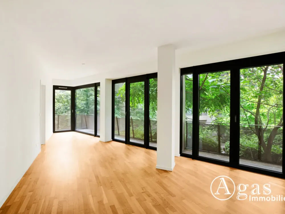 WIE EIN BAUMHAUS! Gemütliche 2 Zimmer Wohnung mit ca. 78m², EBK, Concierge und Gym in Berlin-Mitte!