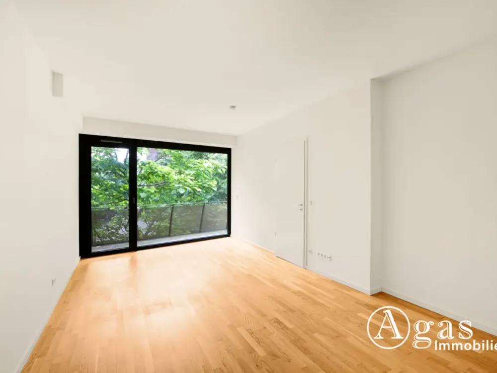 WIE EIN BAUMHAUS! Gemütliche 2 Zimmer Wohnung mit ca. 78m², EBK, Concierge und Gym in Berlin-Mitte!