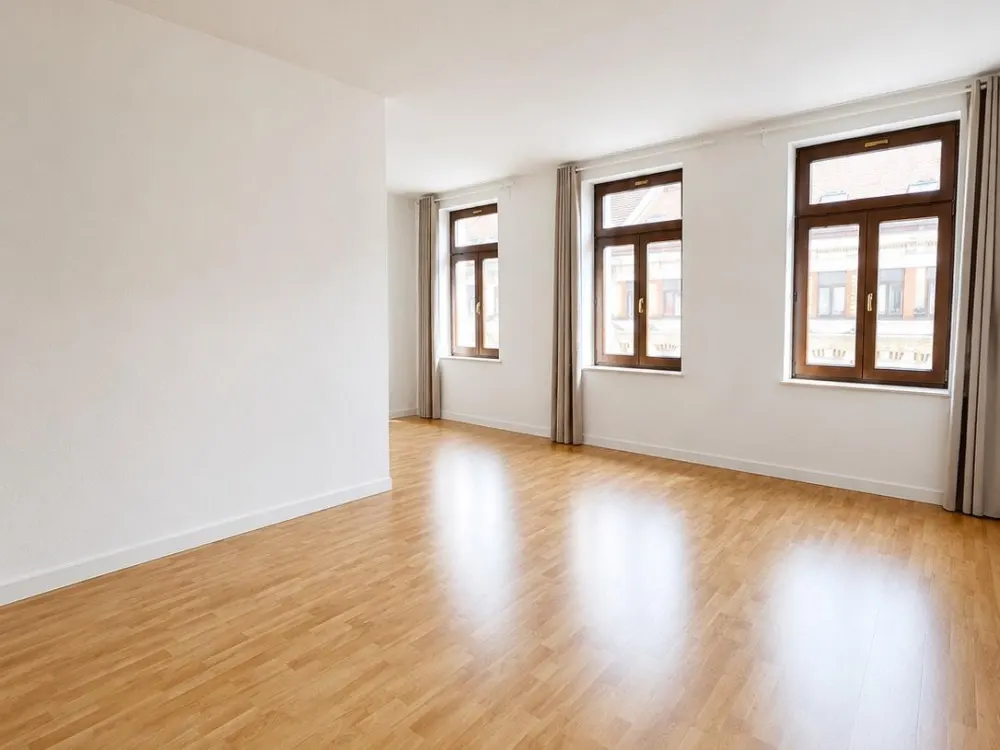 Schöne helle 1,5 Zimmerwohnung,EBK,teilmöbliert von privat Englis