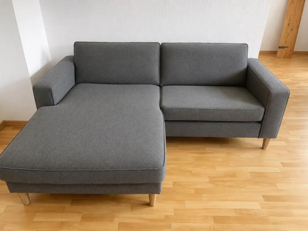 Schöne helle 1,5 Zimmerwohnung,EBK,teilmöbliert von privat Englis