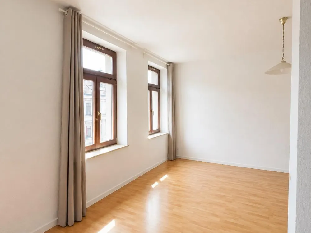 Schöne helle 1,5 Zimmerwohnung,EBK,teilmöbliert von privat Englis