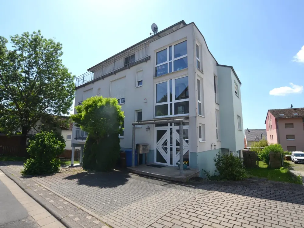 Lichtdurchflutete, gut geschnittene 4-Zimmerwohnung in ruhiger Lage