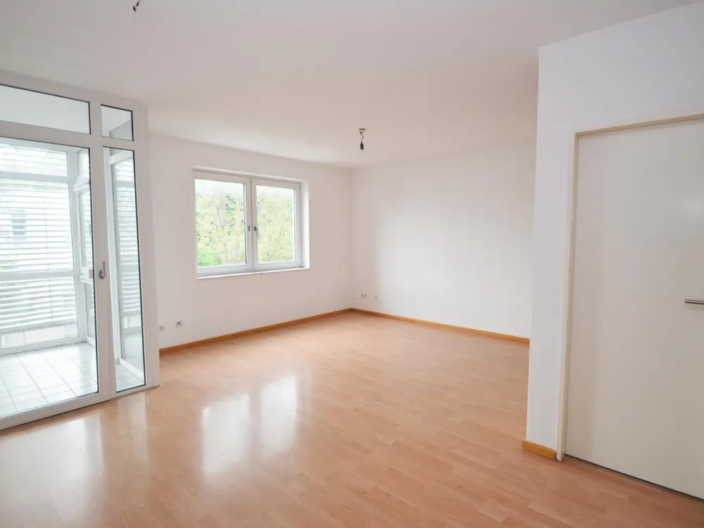 Attraktive 2-Zimmer-Wohnung mit Loggia und Tiefgarage in Köln-Weiden