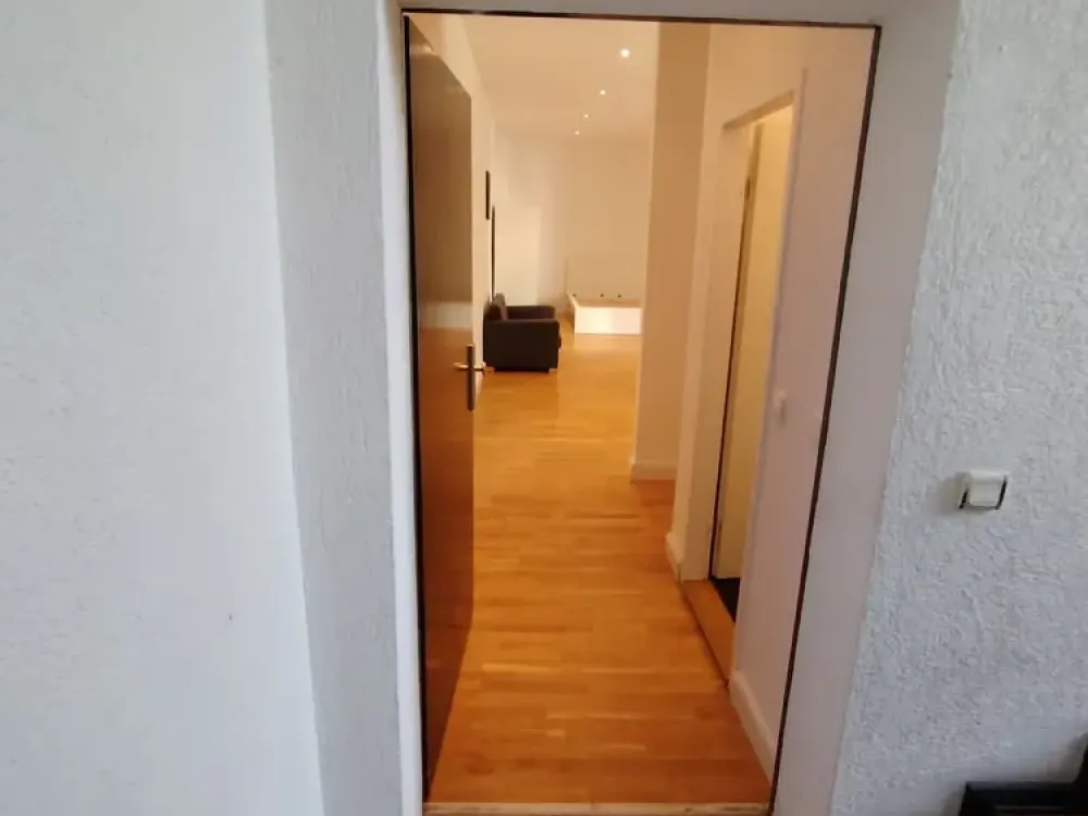 Ruhige, möblierte Altbauwohnung im 2.OG des 1.Seitenflügels