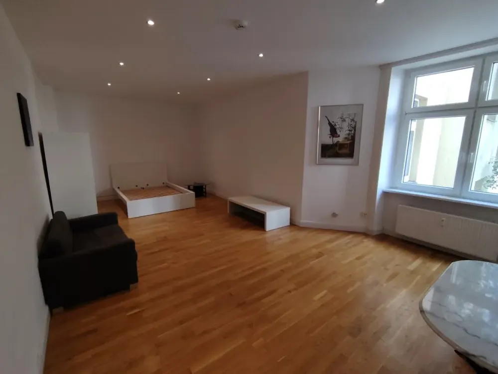 Ruhige, möblierte Altbauwohnung im 2.OG des 1.Seitenflügels