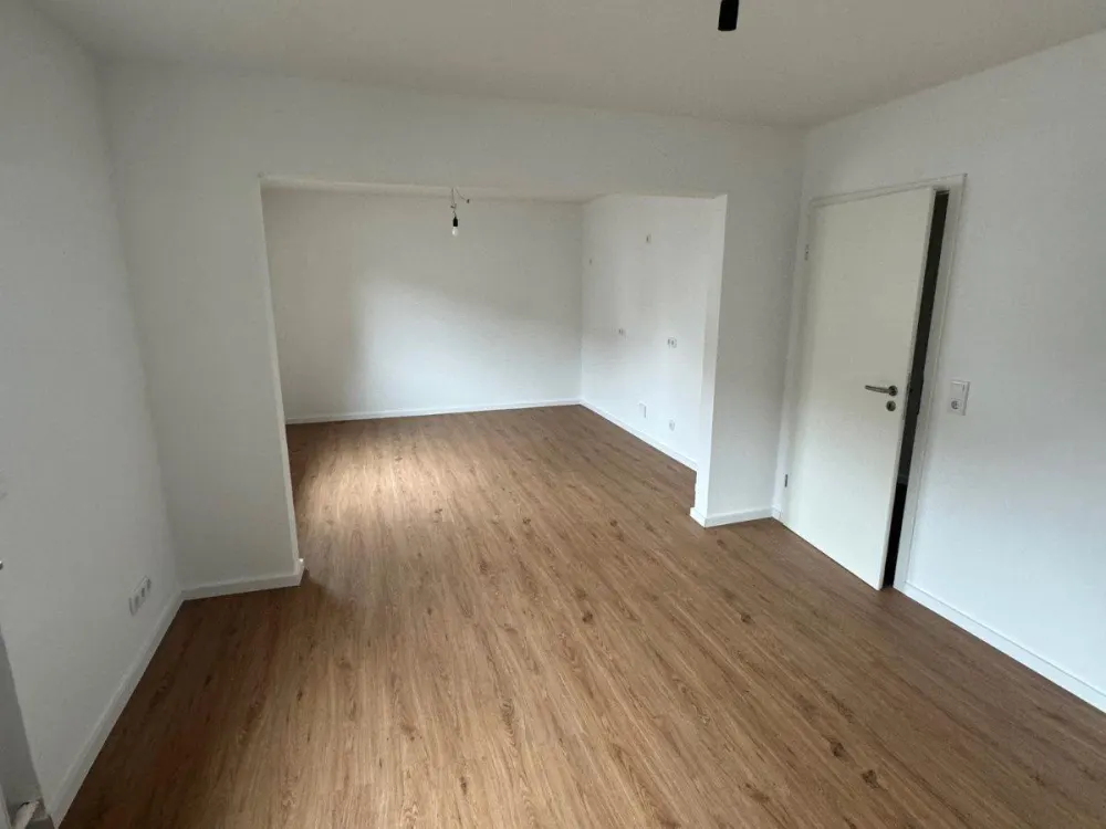 Helle, komplett sanierte 2 Zimmer-Wohnung in Rüsselsheim