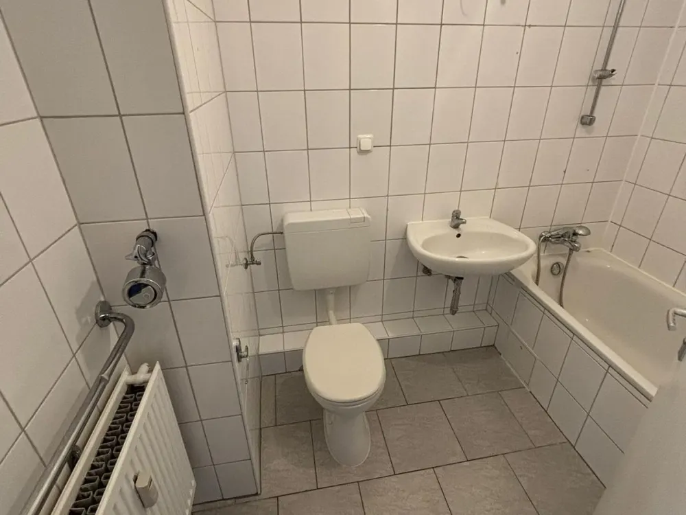 Balkon und Aufzug in der 4. Etage, 3-Zimmer-Wohnung in Laatzen (Marktplatz)
