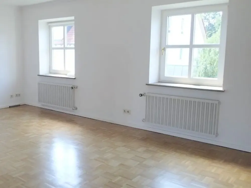 Gepflegte 4-Zimmer-Erdgeschoss-Wohnung mit Terrasse in Schwabing-West