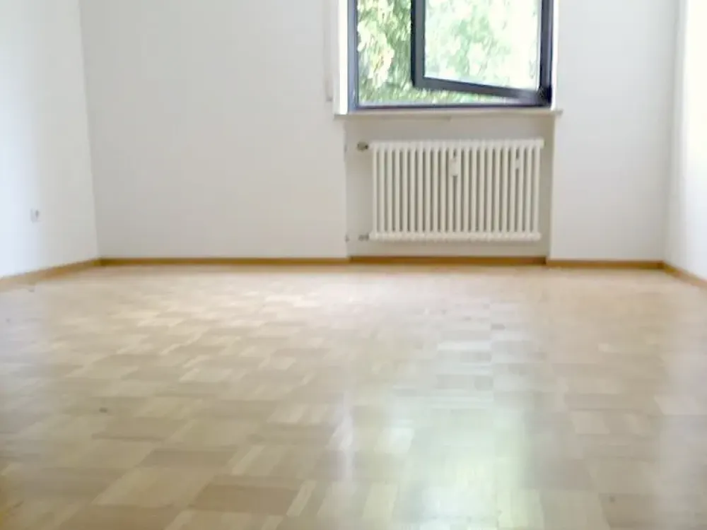 Gepflegte 4-Zimmer-Erdgeschoss-Wohnung mit Terrasse in Schwabing-West