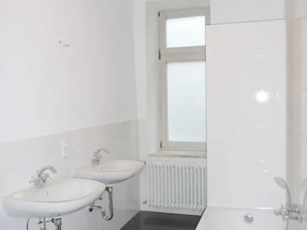 Gepflegte 4-Zimmer-Erdgeschoss-Wohnung mit Terrasse in Schwabing-West