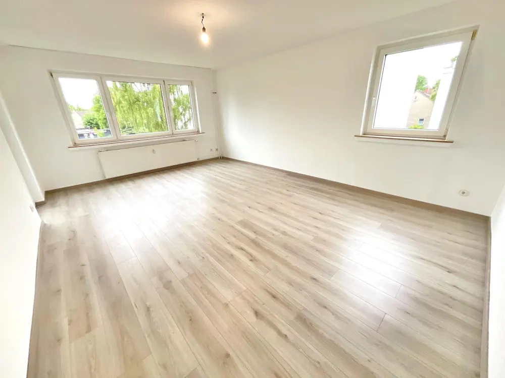 Große 4 Zimmerwohnung frisch für Sie renoviert