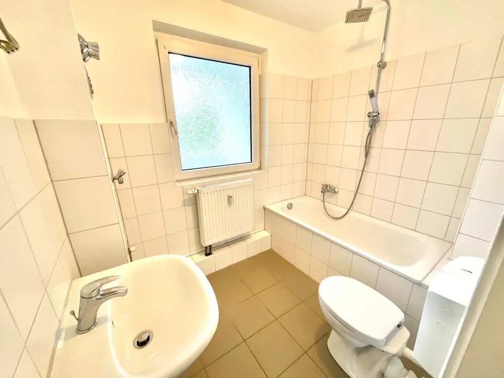 Große 4 Zimmerwohnung frisch für Sie renoviert