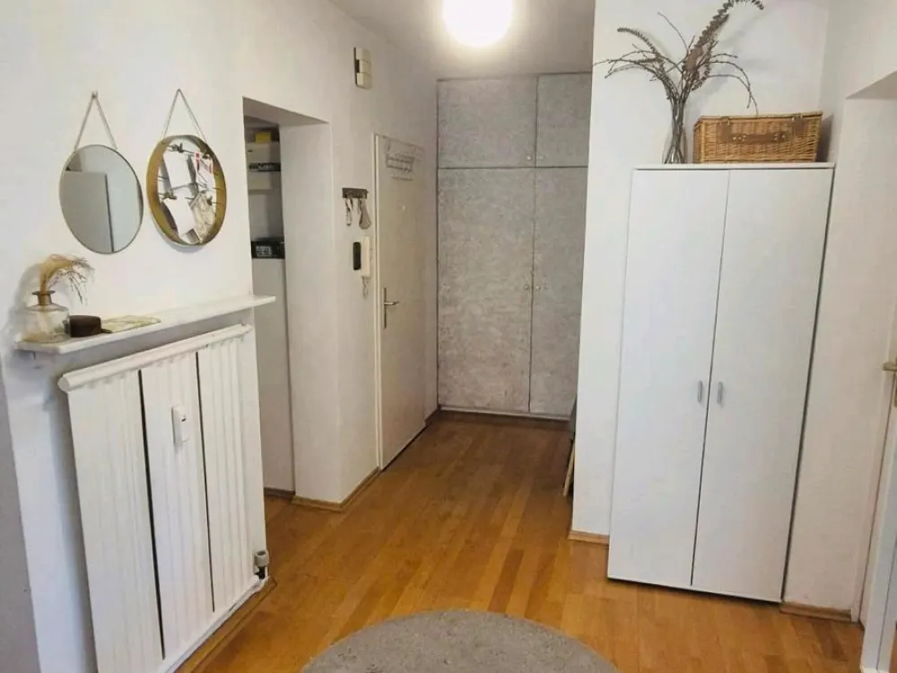 Möblierte Wohnung in Frankfurt Niederrad ab Nov. zu vermieten