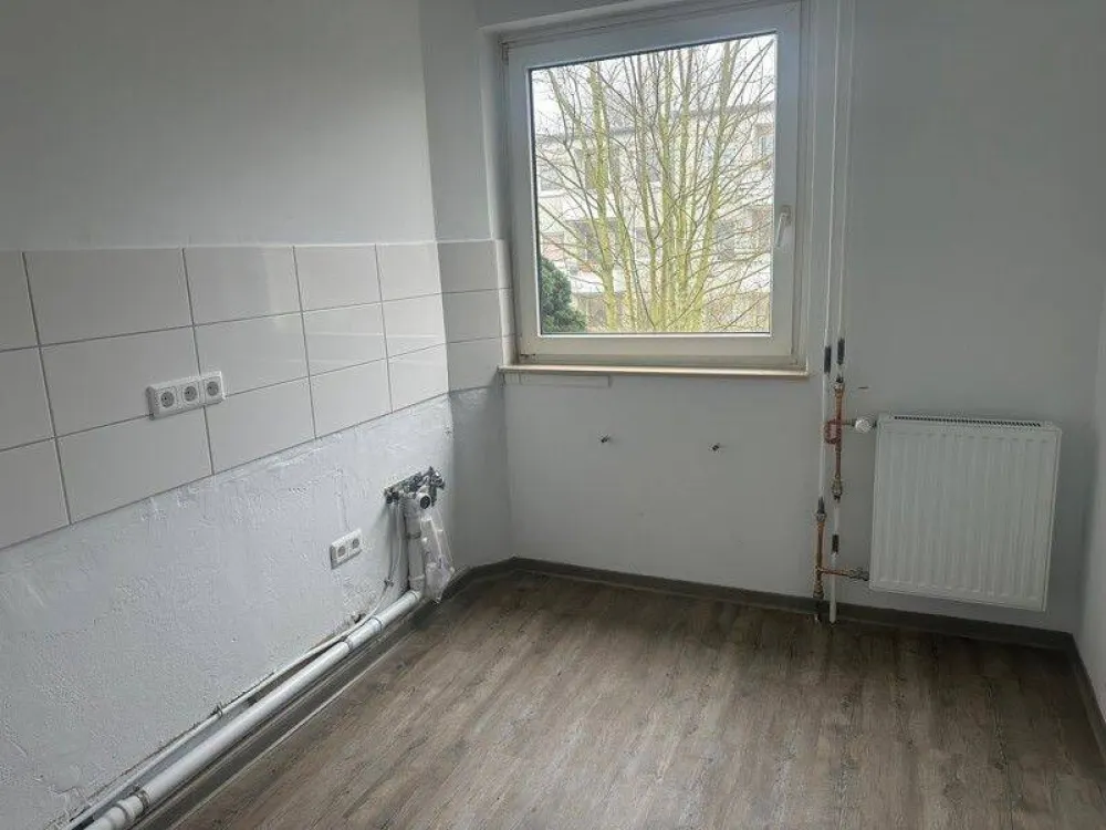 Renovated 2.5-Room Apartment with Balcony