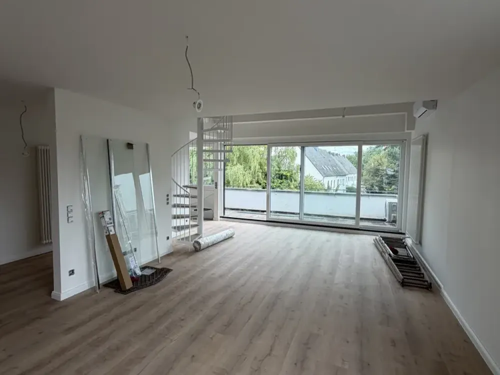 Traumhafte Maisonette-Wohnung mit 5-Meter-Panoramafenster In Hilden