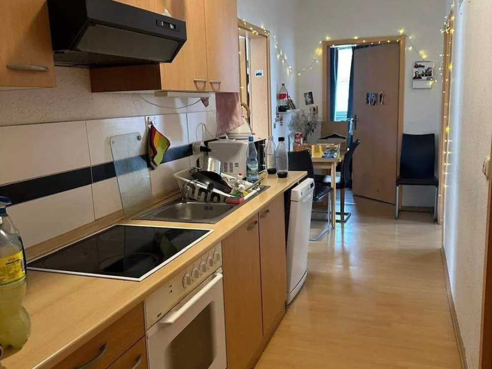Girls' shared flat looking for new female roommate