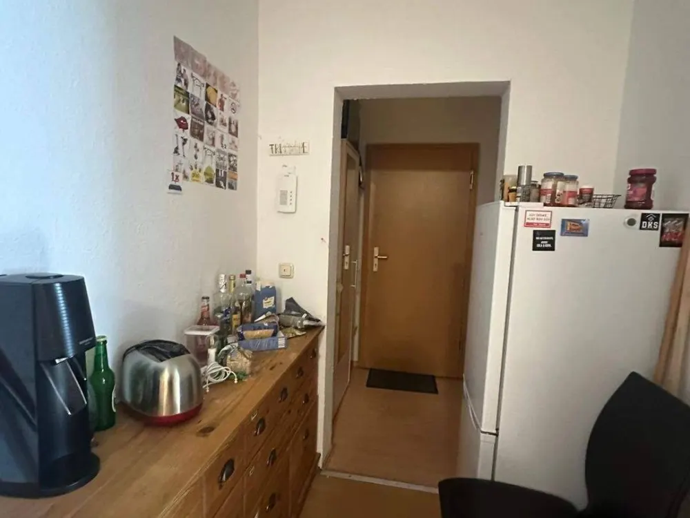 Girls' shared flat looking for new female roommate