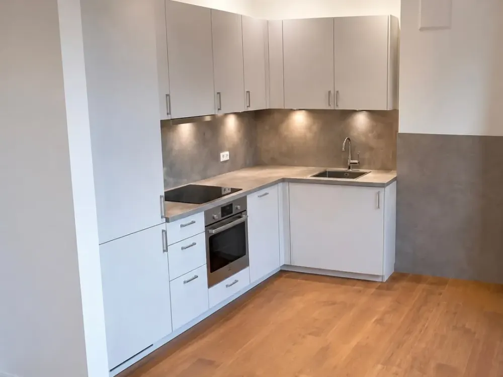 Erstbezug: 2 Zimmer mit Einbauküche, großem Balkon & Tiefgarage