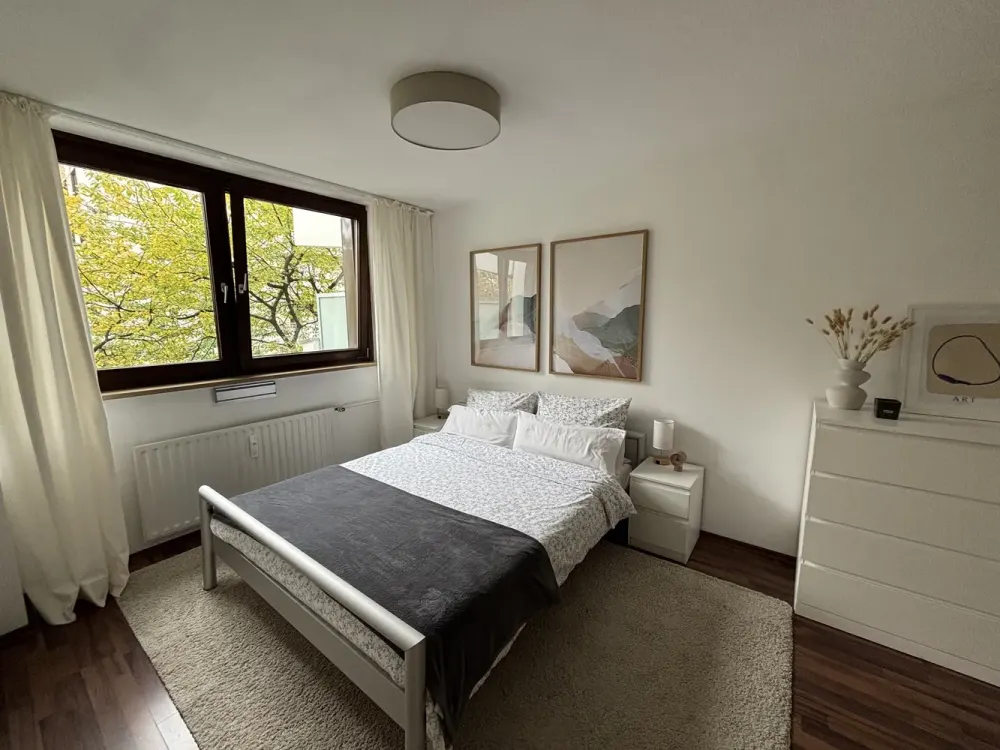 Modern, fully furnished 2-room apartment with large loggia in central location