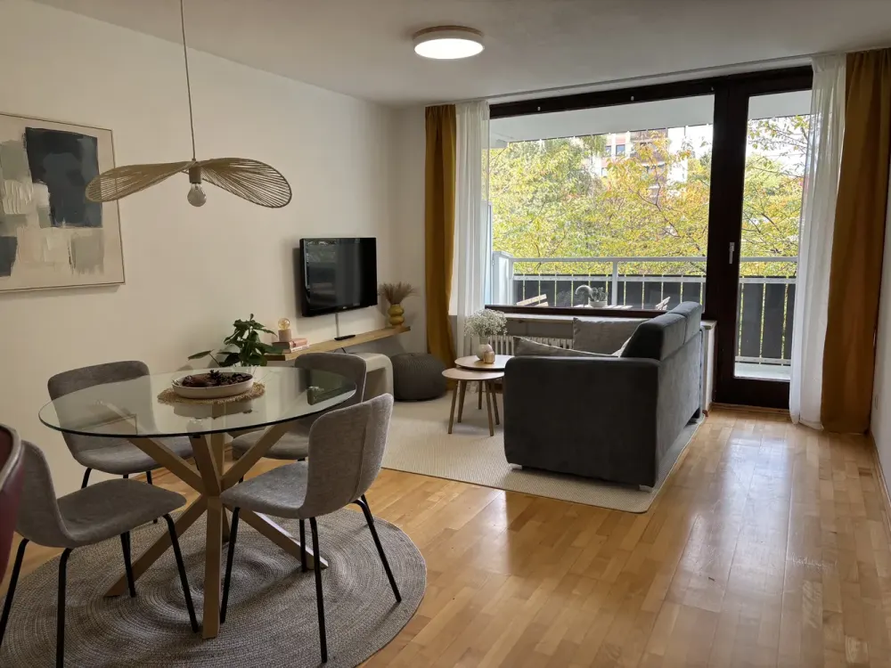 Modern, fully furnished 2-room apartment with large loggia in central location