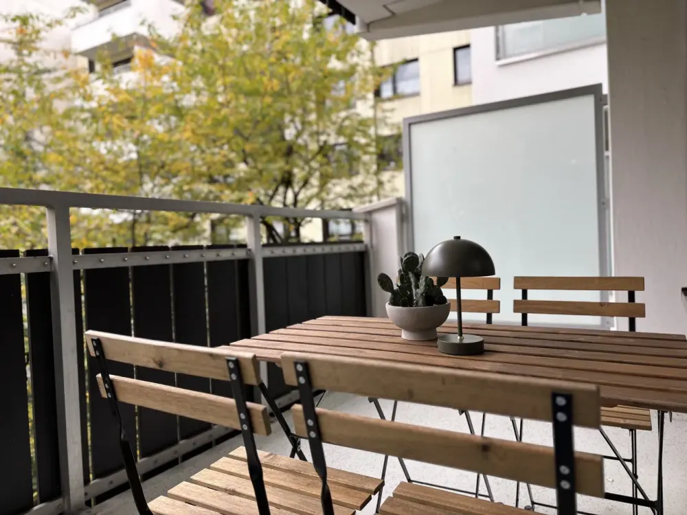 Modern, fully furnished 2-room apartment with large loggia in central location