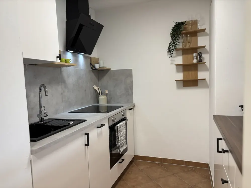 Modern, fully furnished 2-room apartment with large loggia in central location