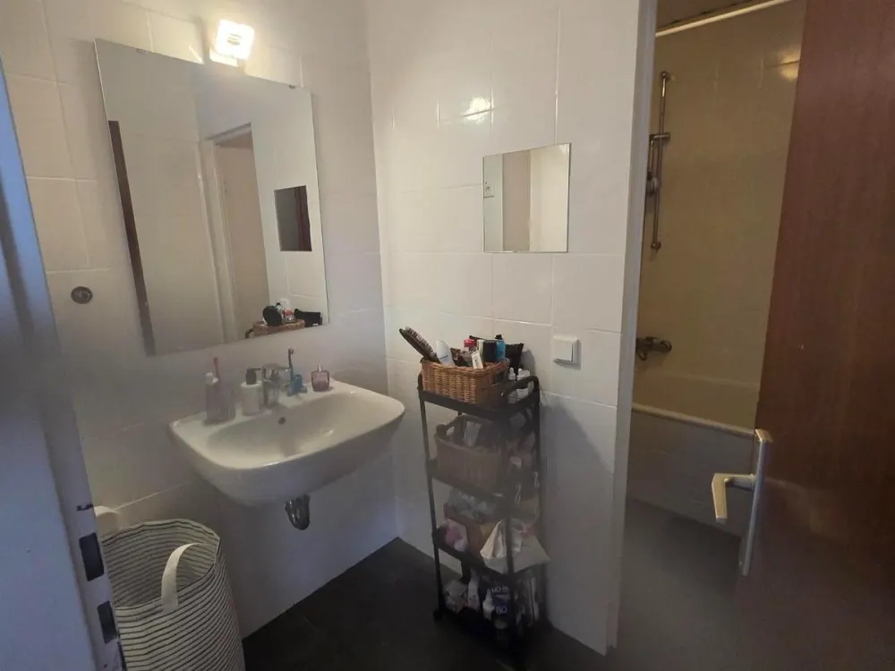 **Befristet auf 1 Jahr** Möblierte DG-Wohnung in zentraler Lage - Düsseldorf