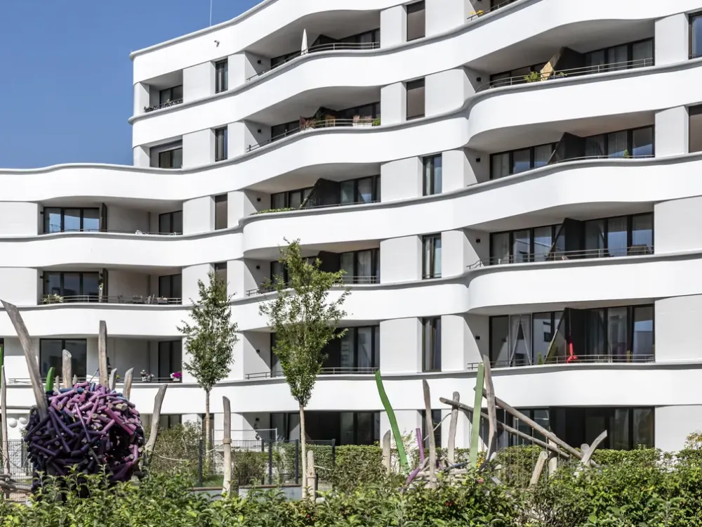 2-Room Apartment with Spacious Garden