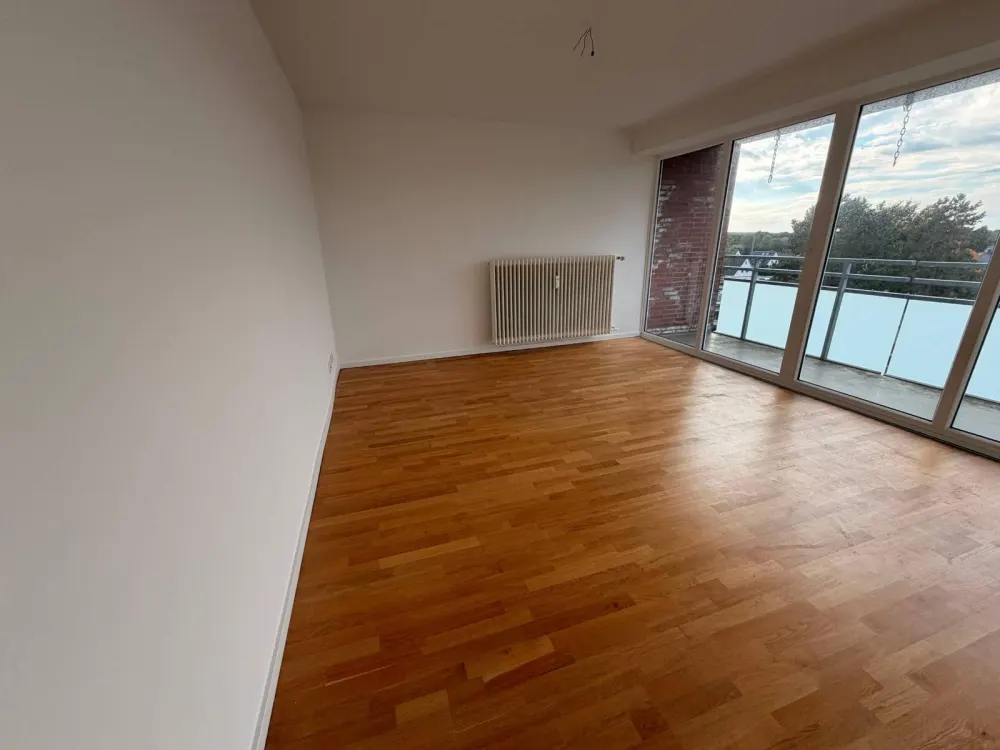 Modern gestaltete 3-Zi.-Whg. mit großem BALKON und EBK