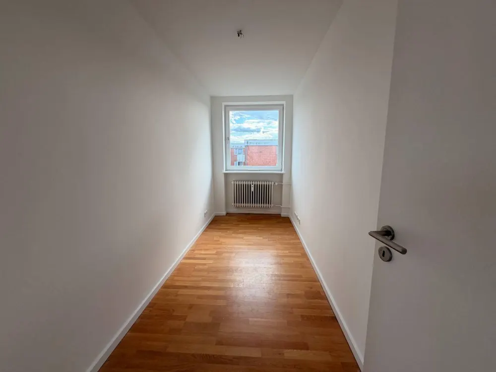 Modern gestaltete 3-Zi.-Whg. mit großem BALKON und EBK